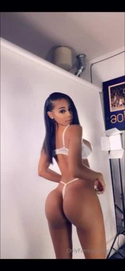 Larissa Castro •][•