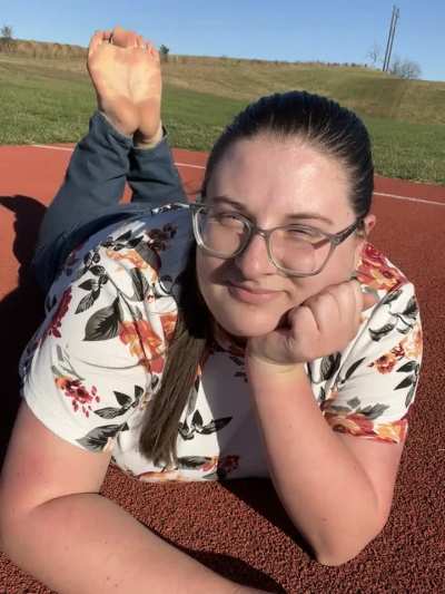 Who’s ready to jump into the weekend with my feet?