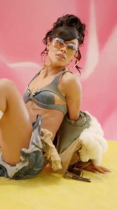 she know how to rock any lookð©ð©ð©