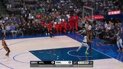 [Highlight] Dejounte Murray stays alert during tip off and scored in the first 10 seconds of the game vs the Mavericks