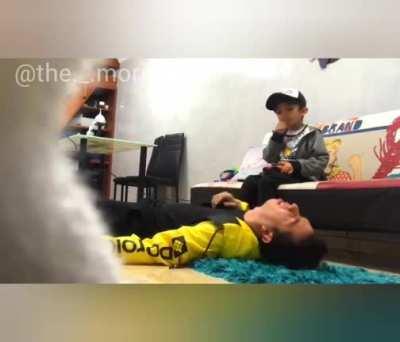 Es un maniático llevenlo a la carcel