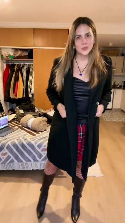 [33] Loving this cute little skirt