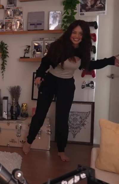 Valkyrae getting up to adjust her AC - February 2025