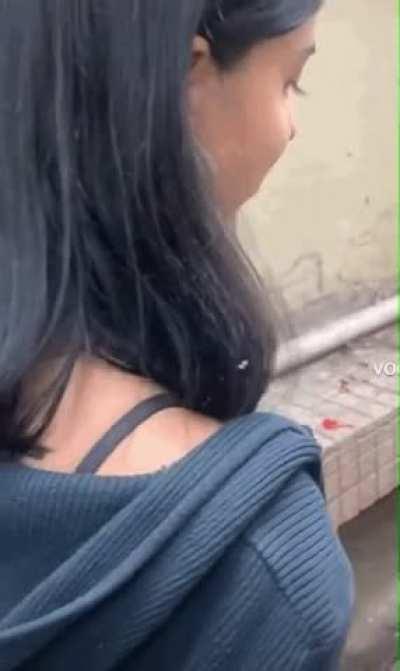 Suhana Khan’s flouncy boobs