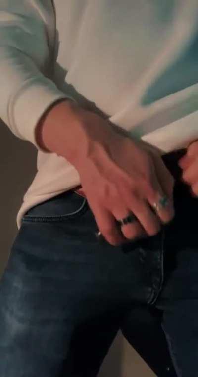 Come, don’t be shy pretty one🖤