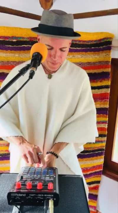 SP404 + Boss RC-20 + Vocals + Perc.