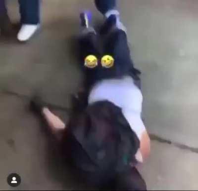 Two old heads scrap in NYC, one gets knocked out hard by a mean right. *Bonus*Hilarious play by play commentator!