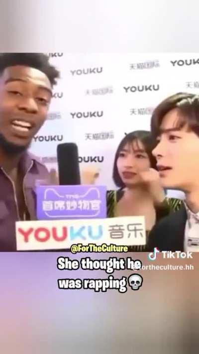 a mina pensou que o cara tava fazendo um freestyle