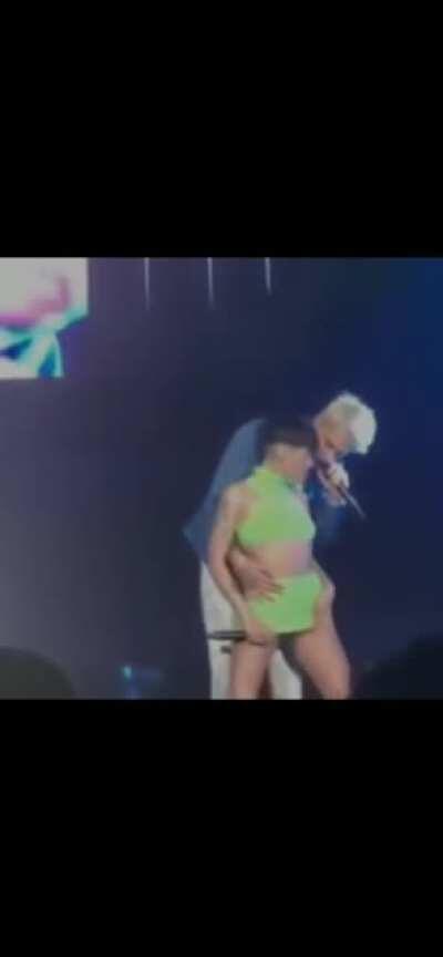 halsey grabbing dick