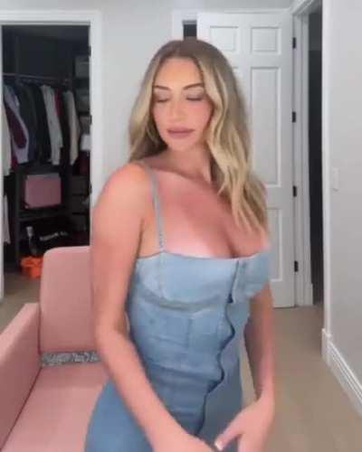 Blonde Stassie is back 