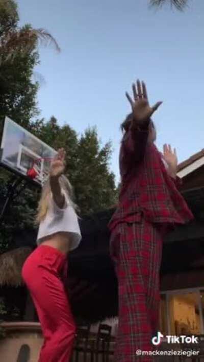 Merry Xmas from the baddie Maddie 😈