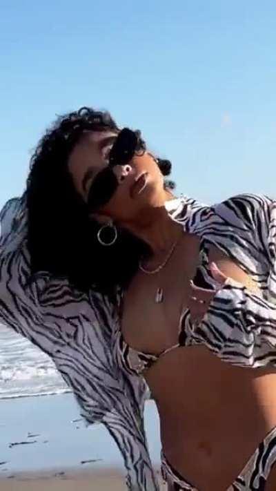 Aiyana Lewis (@aiyanaalewis)