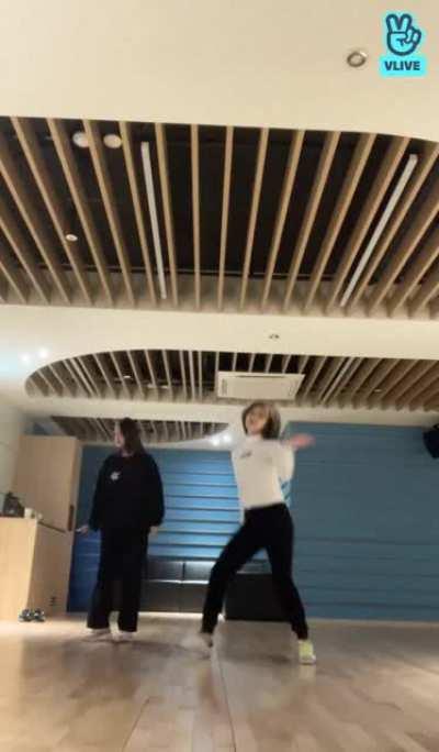 102321 ITZY's Ryujin and Yeji dancing to 