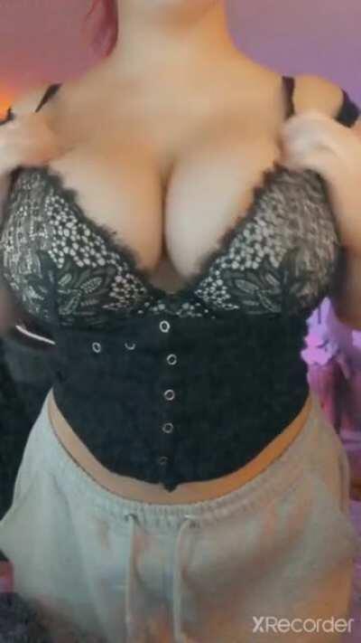 Check Comments for her 2GB June20 Updated👇👇