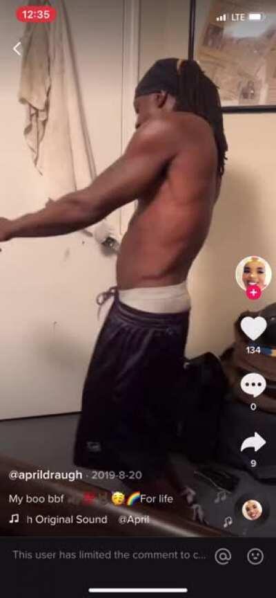 Watch out ladies and lock up your daughters!!