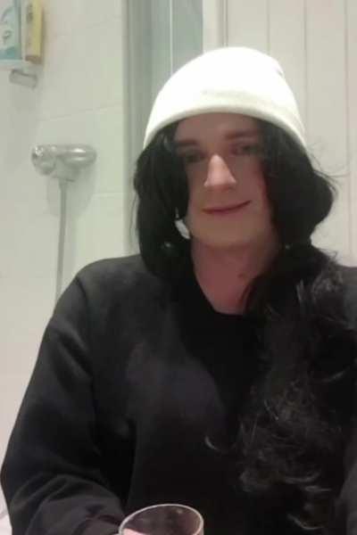 Who wants a glass with me 😉