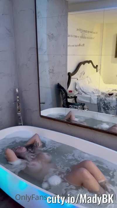 Mady Gio water motion