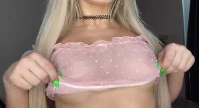 Upvote for two nudes 🤤 I always send!