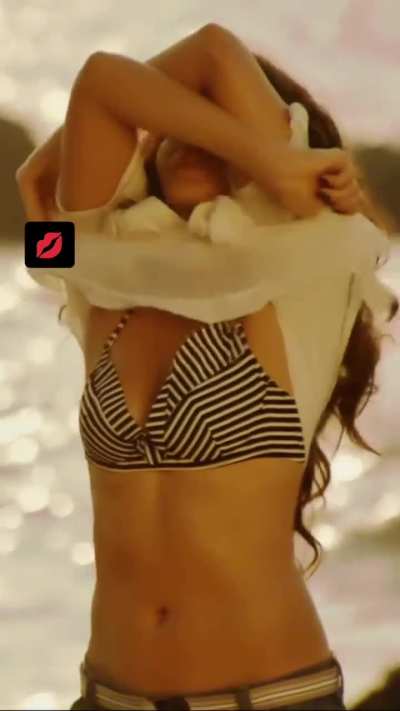 Mujhe shirt chahiye yrr 🥵