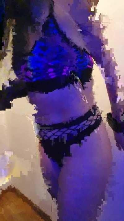 Knees to the belly slave