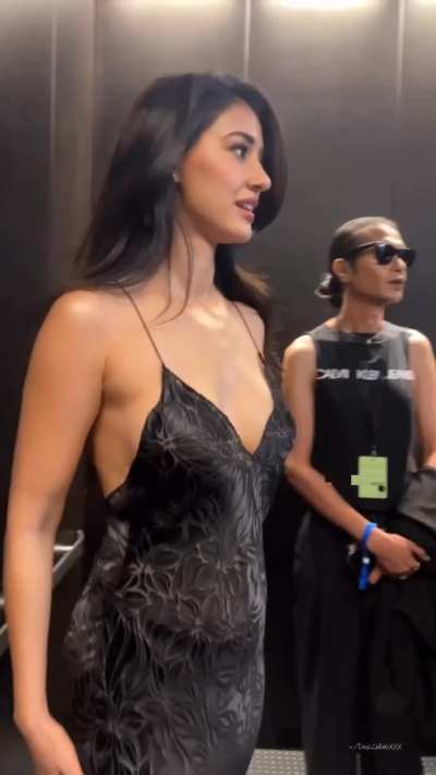 Jiggly wiggly booty in black dress