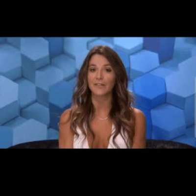 Angela enjoying a sneak peek at Kaitlyn s 🍑. Bb20