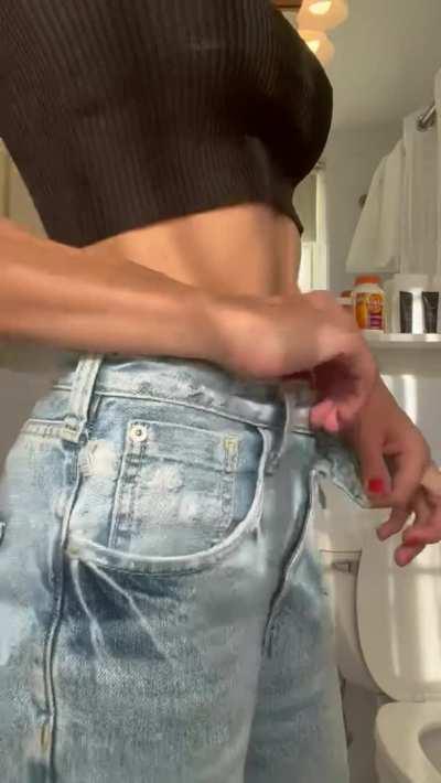 My tummy and some booty! [Gif]