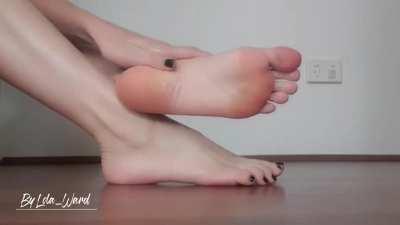 Found this video from a few weeks ago...Look at how soft my sole looks 🤗 Does it make you want to stroke it? 😉