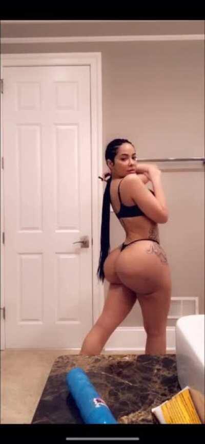 An old screenshot from when I first brought her onlyfans. I hope it’s new to all and old to none. #For the boys