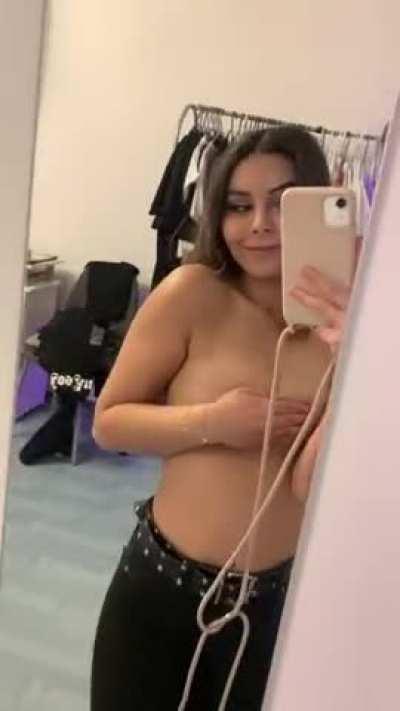 Showing my boobs on reddit makes me kind of horny