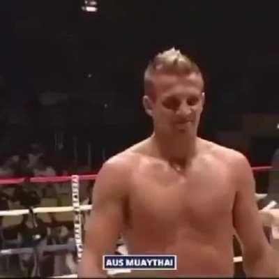 What a brutal Knockout by sharp Elbow