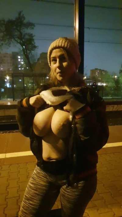 My train was delayed, so.... I decided to get my adrenaline up.... heh... It worked, and I don't think I was the only one whose adrenaline spiked. [GIF]