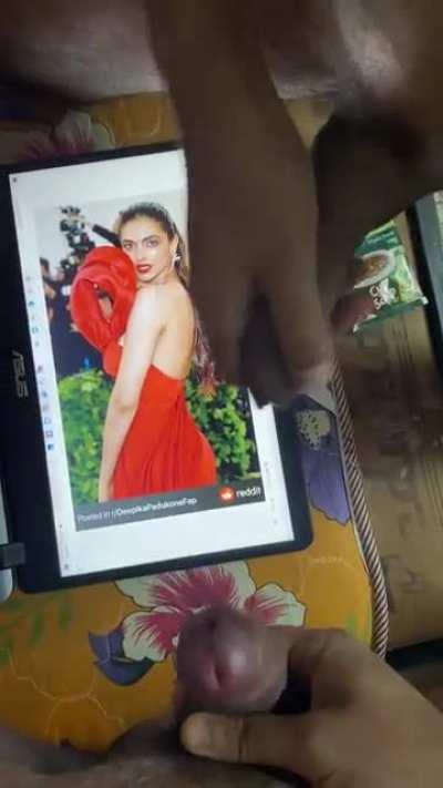 Worshipping our goddess Deepika with 2 dicks. As the mutual jerkoff pics on Deepika were liked by all... here’s a video for all Deepika Shaggers. Take those dicks out and stroke them as you see this video.