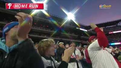 [Highlight] [Highlight] Edmundo Sosa cranks a solo homer to left center to cut the Mariners lead to 2-1