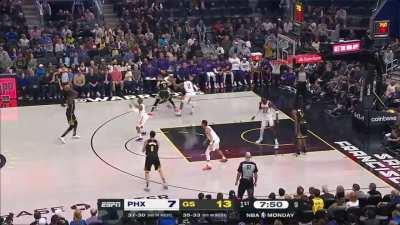 [Highlight] Steph Curry is the motion offense