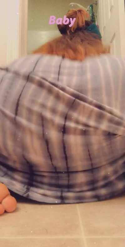 Sun dress season is here😏🦋🌻🖤🌞. I&rsquo;m not going to be on here too much... schools killing me😩. Message me on snap or kik to see more✌🏻.✨Snap and kik: daydreaming252