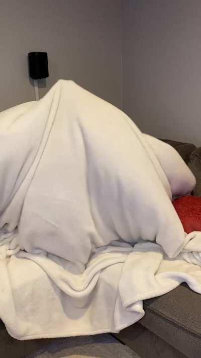 Tiktok thot hates it when she loses the remote 🤦🏽‍♀️