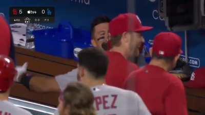 [Highlight] Albert Pujols celebrates with his team and takes a curtain call following his 700th home run.