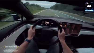 Tesla Model S Plaid does 328 km/h (204 mph) on Autobahn