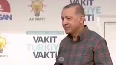 İlkokulda aşıladığınız gelecek kaygısıyla robota çevirdiniz bizi Şimdi hangi fikre yön verelim?