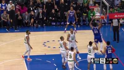 [Highlight] Embiid spins and slams it for 50 on the night and puts the 76ers up 6 with 1:20 left to play!