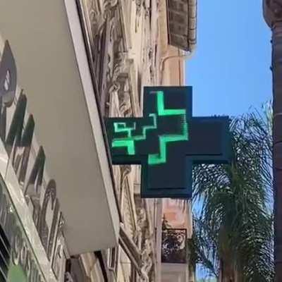 This… this sign cannot get more flashy