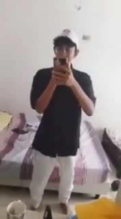 lambat lagi nk hari sabtu😔