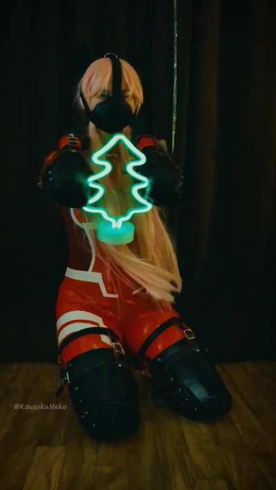 ZeroTwo cosplay in a bitchsuit [OC]