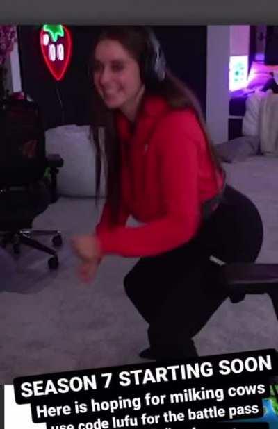 Imagine she is milking your cock. 🤤