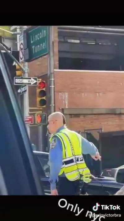 NYPD cop directs traffic with a unique hairstyle