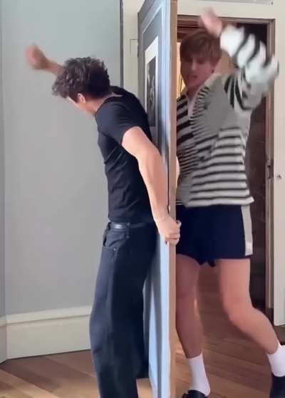 It's giving vibes from THAT one scene you already know from PLL