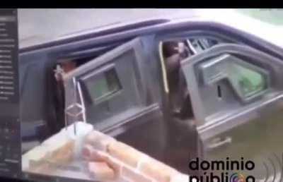 Sicarios trying to shoot up a security camera in Zacatecas
