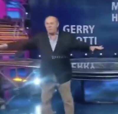 Gerry che balla. Gerry che balla.