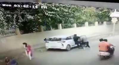 A girl named Nikita Tomar being shot dead by an assailant Taufeeq outside her college in Ballabgarh, Faridabad. Police have arrested Taufeeq.